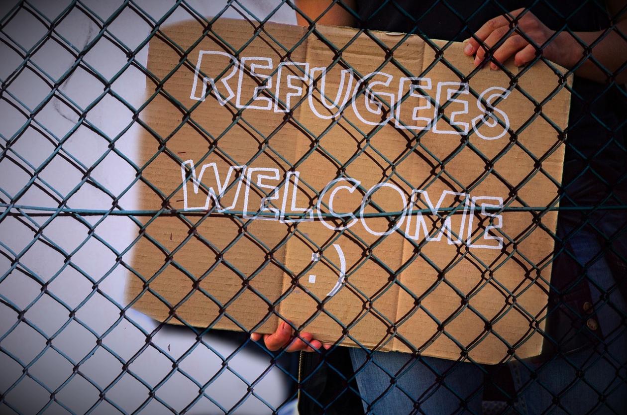 Flüchtlinge hinter Zaun