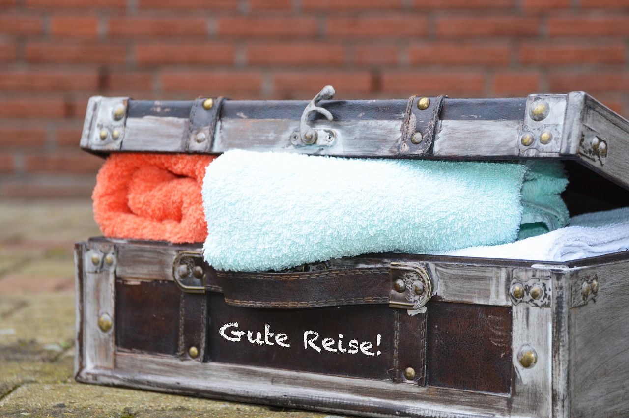 Urlaub: Koffer Handtücher