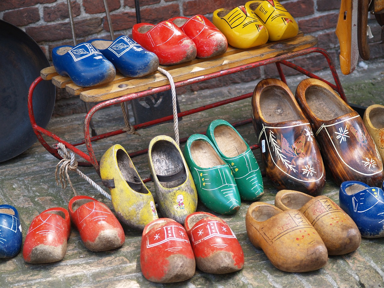 230113-wooden-shoes