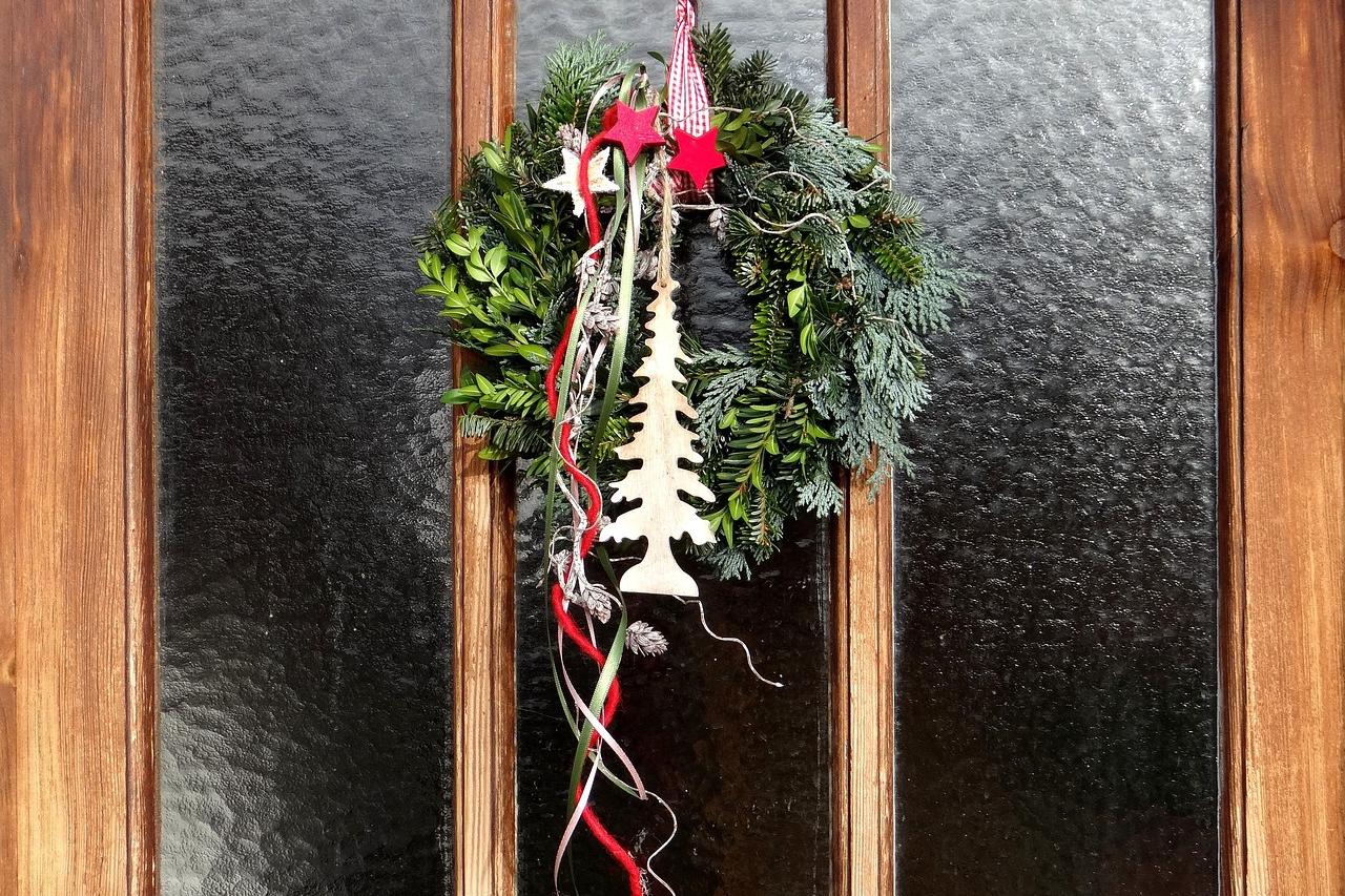 241221-door-wreath