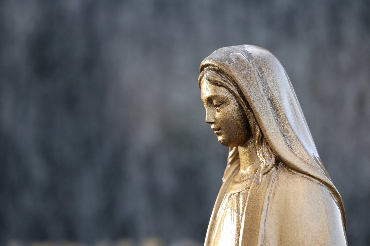 golden-statue