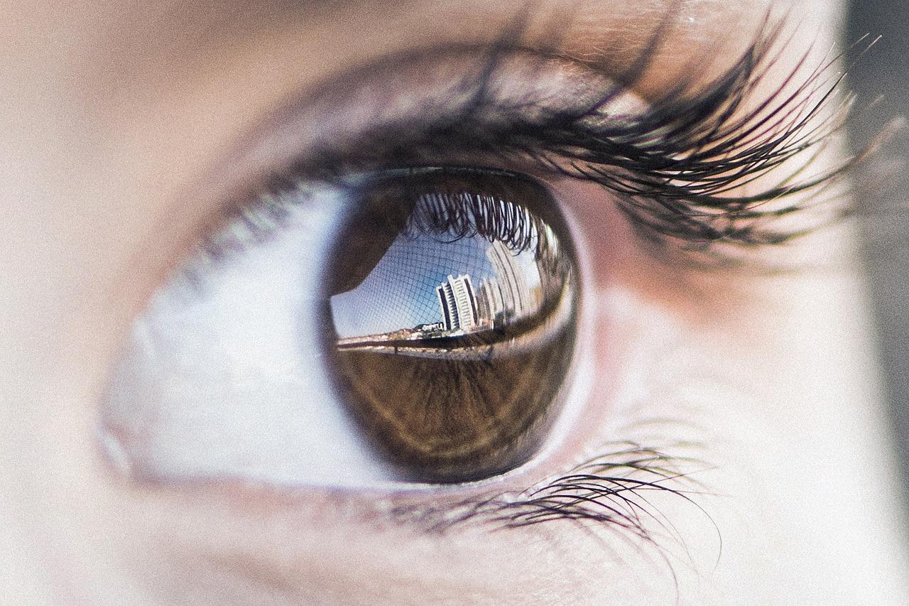 250930-eye