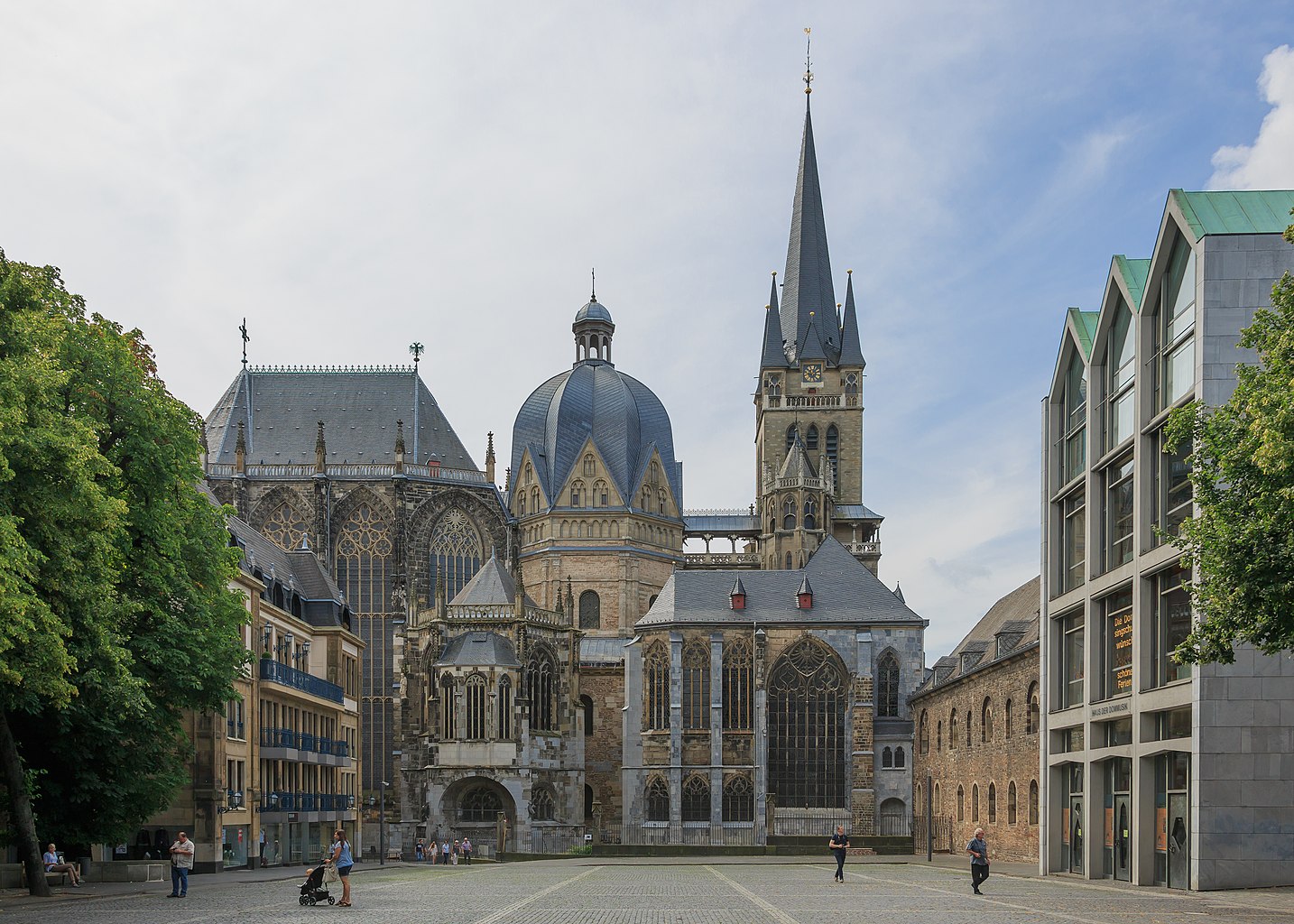Aachen_Germany_Imperial-Cathedral-01