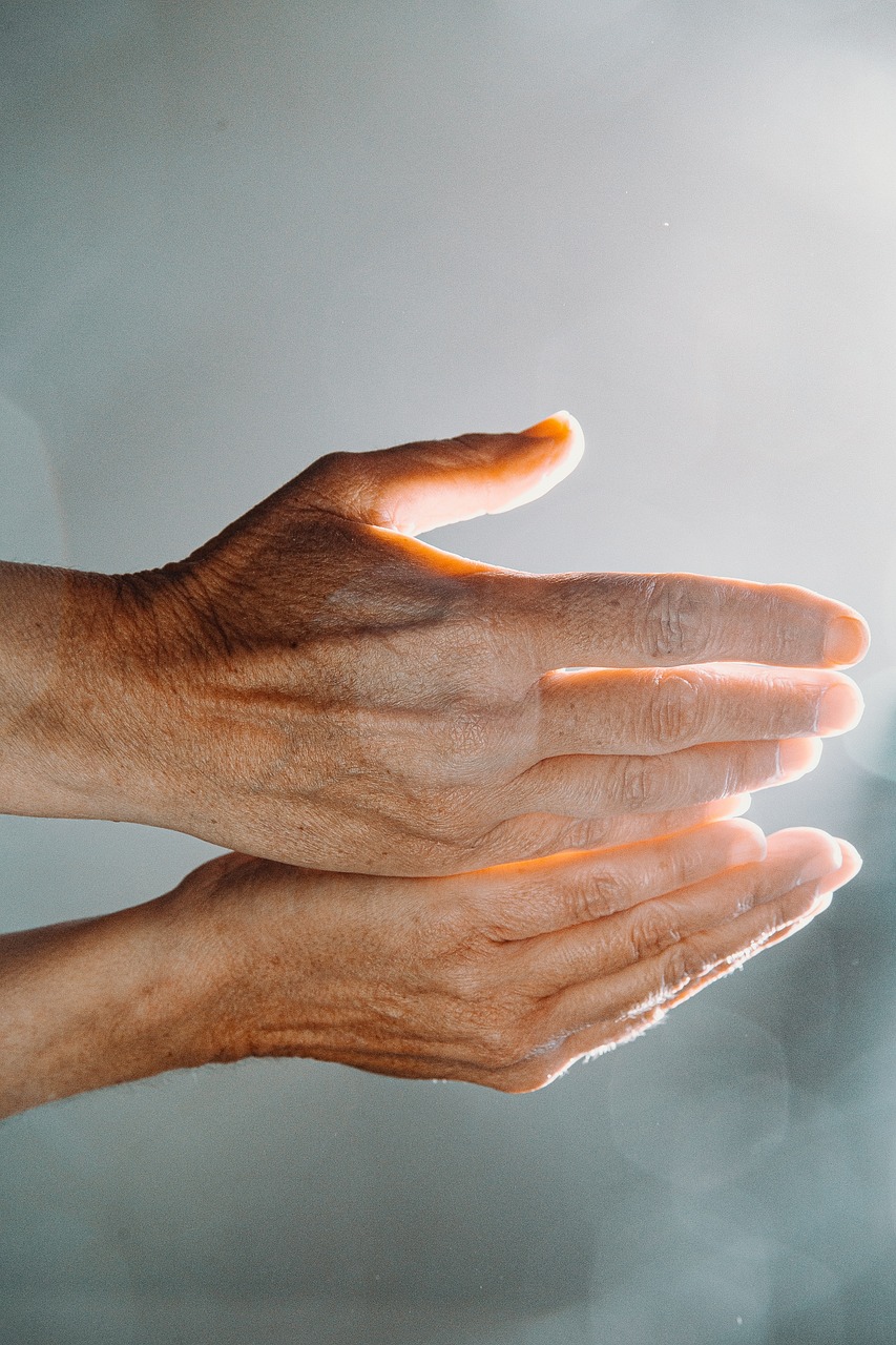 hands-5366493_1280