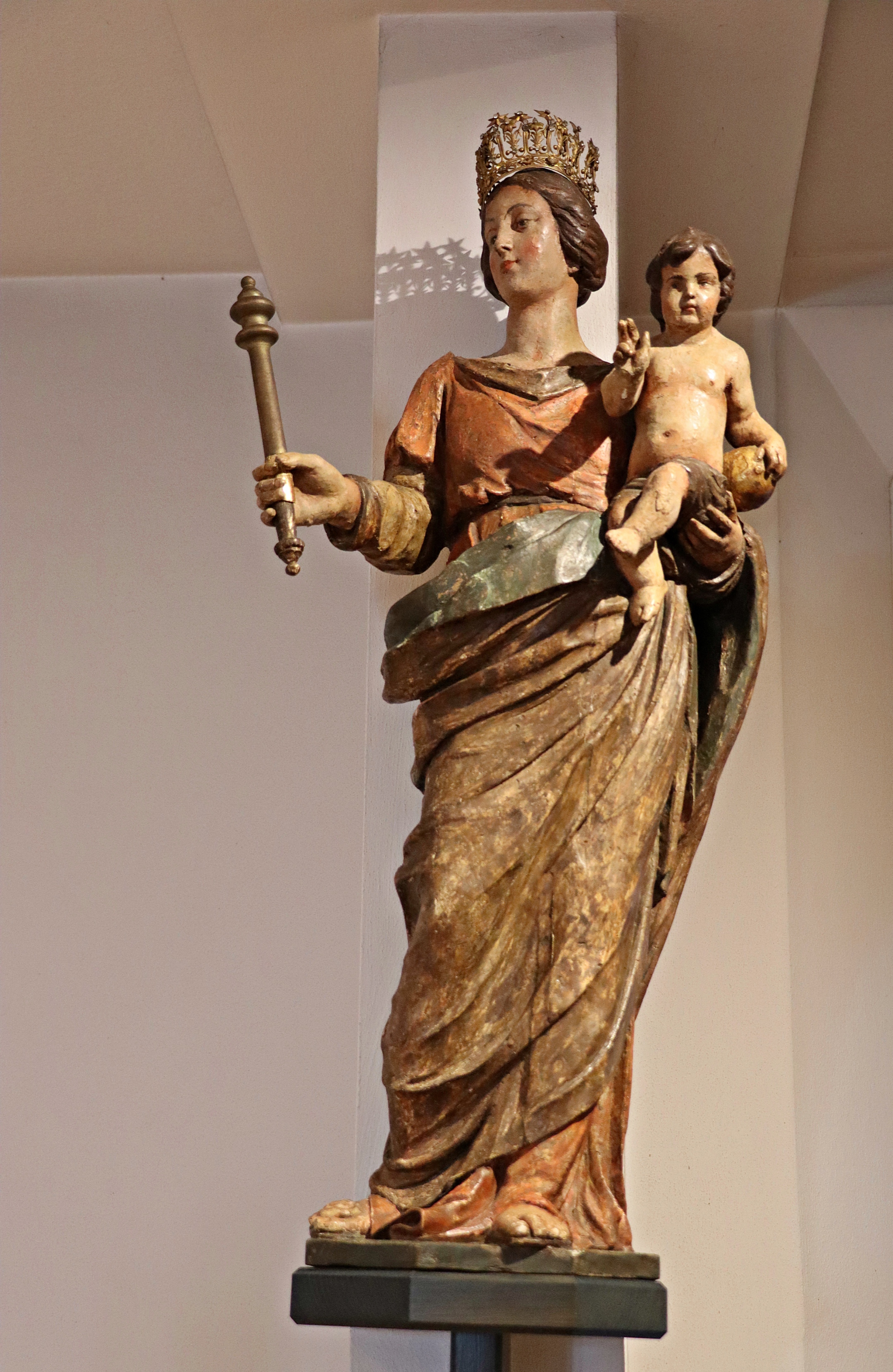 Marienstatue in der Kapelle im Seniorenhaus St. Lauremtius