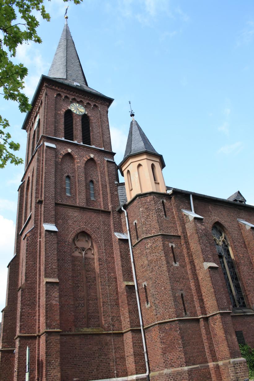 Kirche Orsbach Hinteransicht