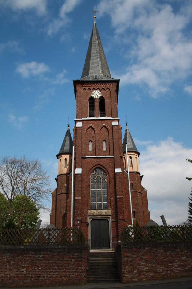 Kirche Orsbach Frontansicht